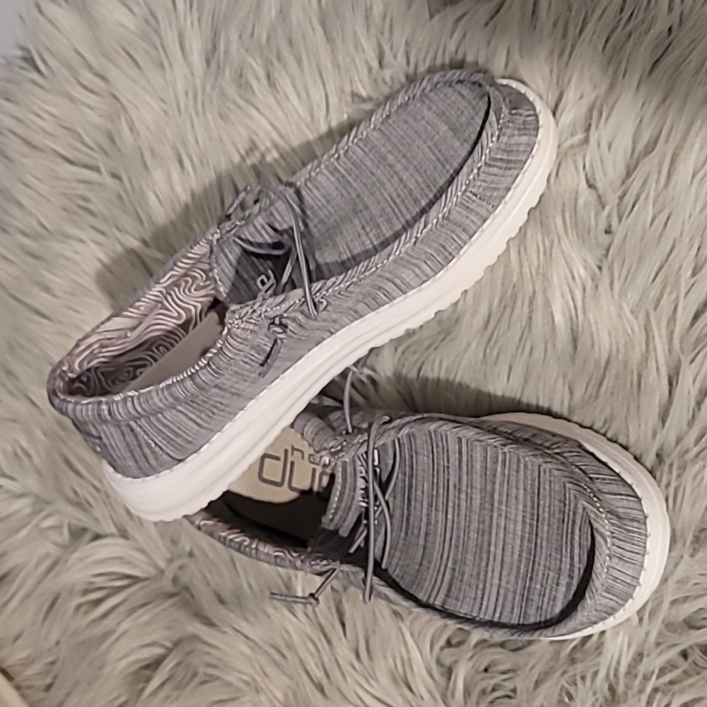 Hey Dudes Youth 5, ladies 6 grey black Linen Stone